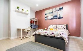 Beautiful Flat With Free Parking